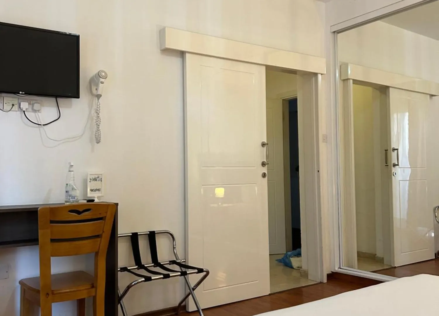 מלון לרנקה St Elena Boutique Residence