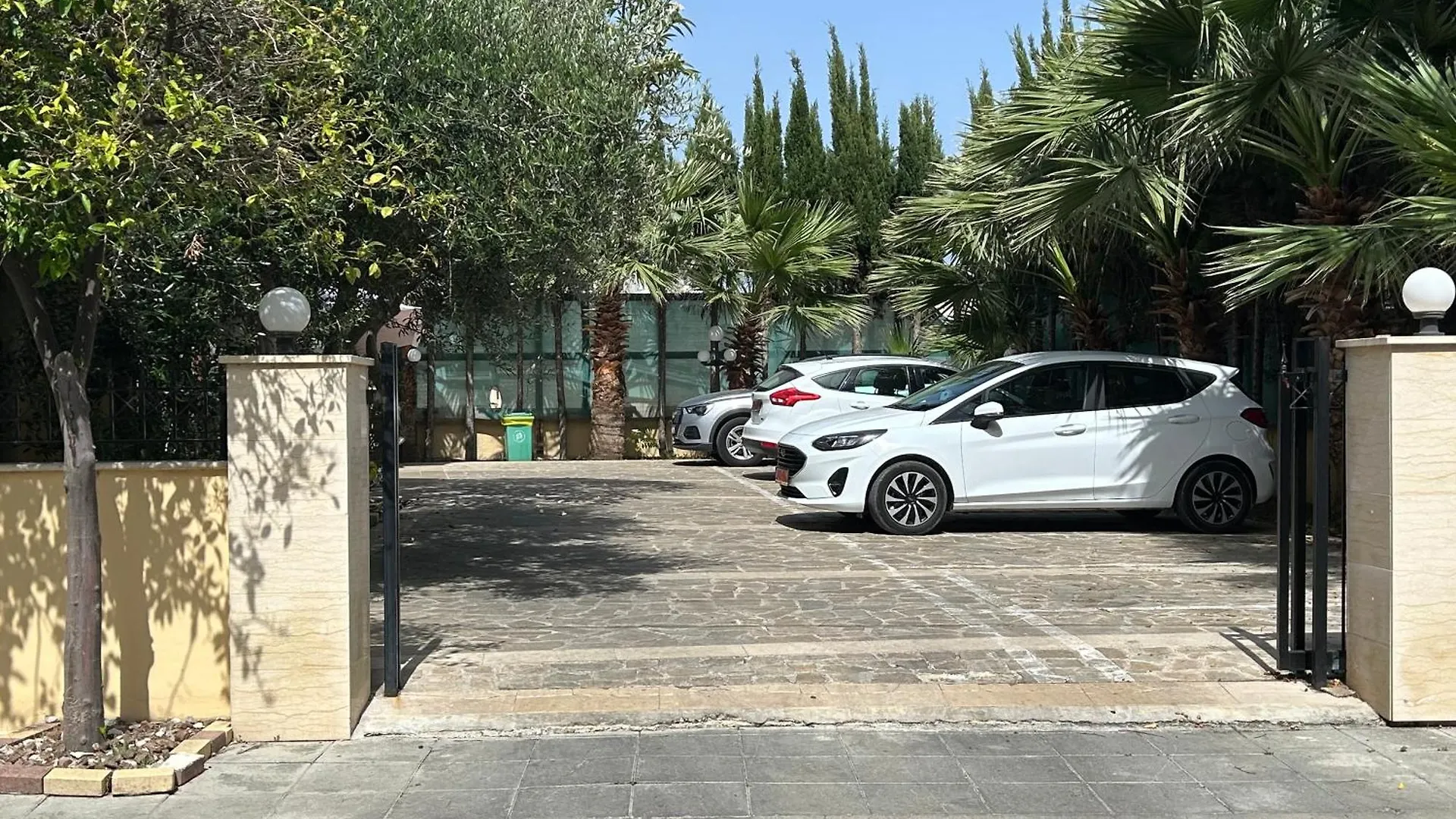 *** מלון לרנקה St Elena Boutique Residence קפריסין