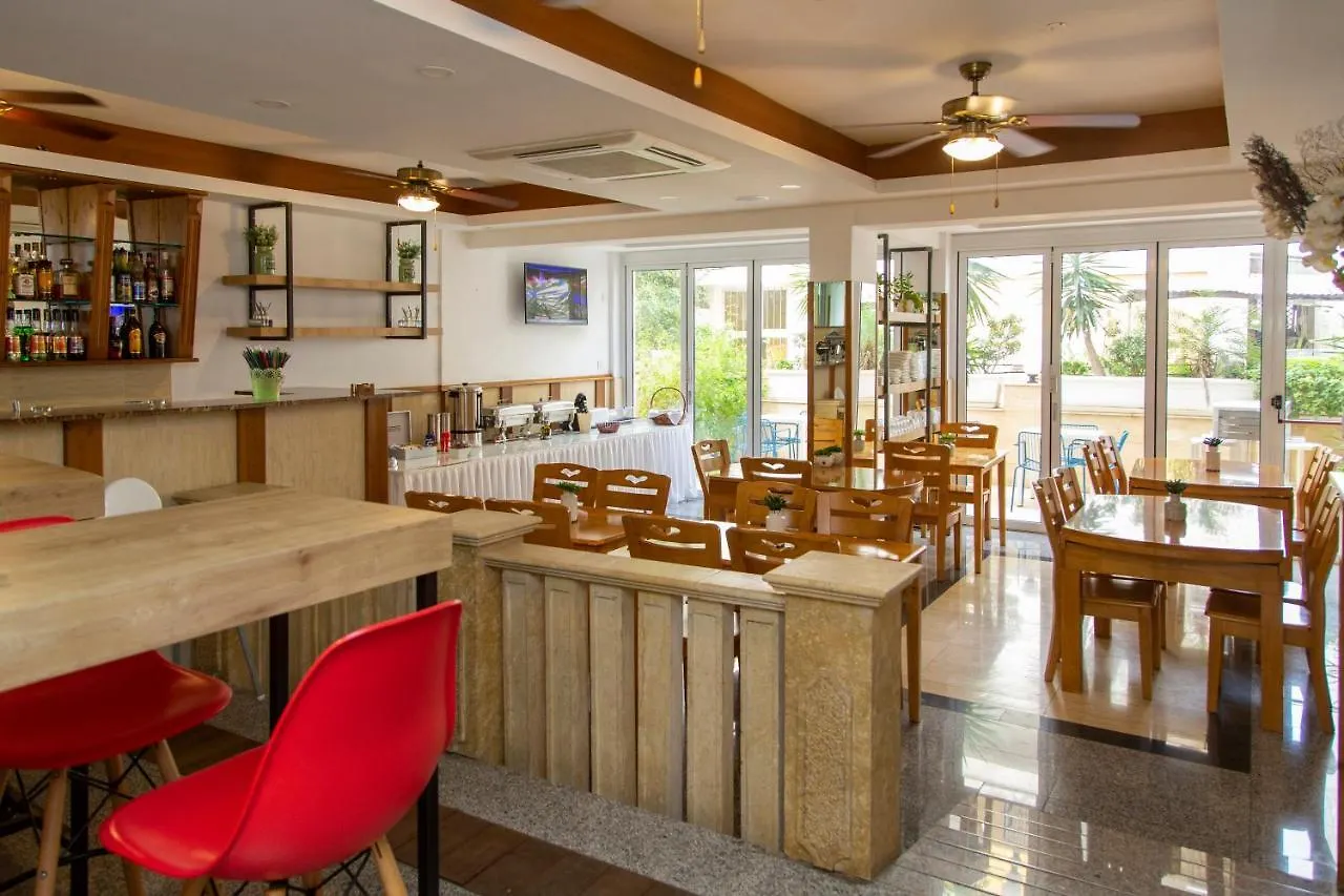 מלון לרנקה St Elena Boutique Residence